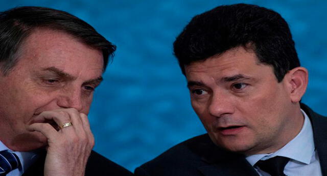 Tanto Jair Bolsonaro (i) como Sérgio Moro defienden el accionar de la Fuerza de Tarea de Intervención Penitenciaria. Foto: EFE