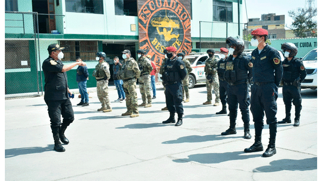 General PNP Luis Vera Llerena participó en simulacro de asalto en entidad financiera.