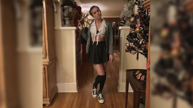 Brie Larson se convierte en una sexy Britney Spears por Halloween
