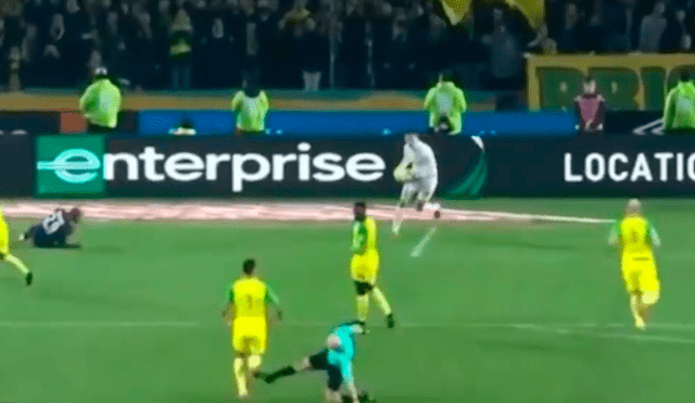 Surrealista: árbitro intentó agredir a jugador y luego lo expulsó [VIDEO]