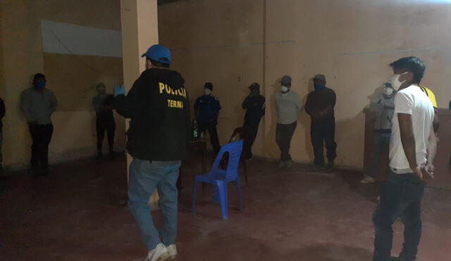Agentes policiales en Arequipa, intervinieron locales nocturnos que trabajaban en pleno estado de emergencia.