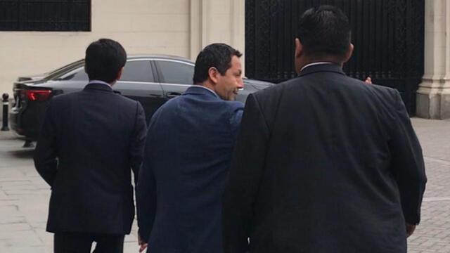 Congresistas oficialistas llegan a Palacio de Gobierno para reunirse con el presidente Martín Vizcarra. Foto: La República.