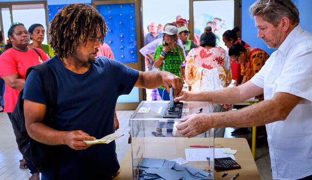 La población vota en el referéndum del 2018 por la independencia de Nueva Caledonia. Foto: AFP