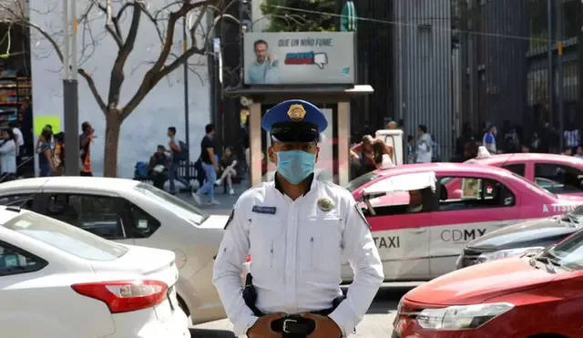 Hasta el momento, 40 policías preventivos se han sumado a la vigilancia que tienen los hospitales de Ciudad de México. (Foto: Carlos Jasso/Reuters)