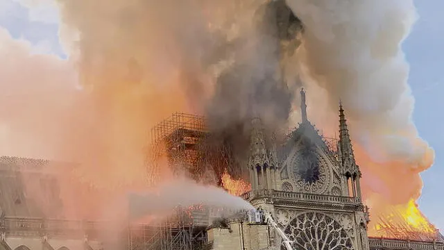 Lunes santo marcado por el incendio de Notre Dame