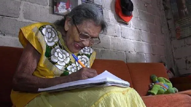 México: mujer aprendió a leer y escribir a los 96 años y quiere seguir estudiando