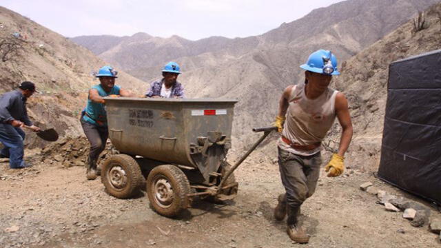 Denuncian secuestro de 10 mineros en Arequipa