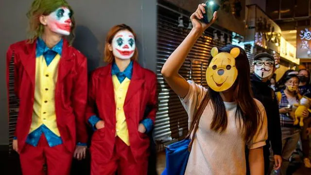 Protestas en Hong Kong con máscaras de Halloween. Foto: Composición