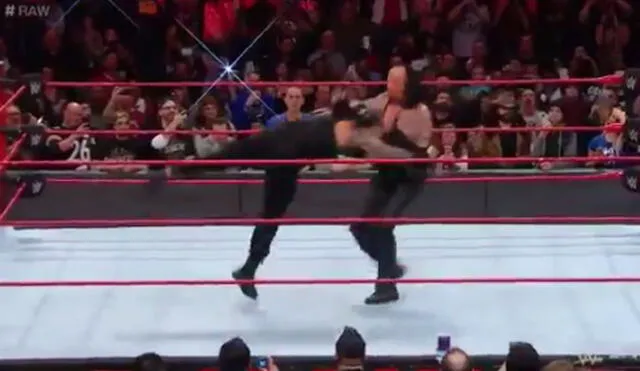 WWE: ataque cobarde de Roman Reigns por la espalda a The Undertaker | VIDEO