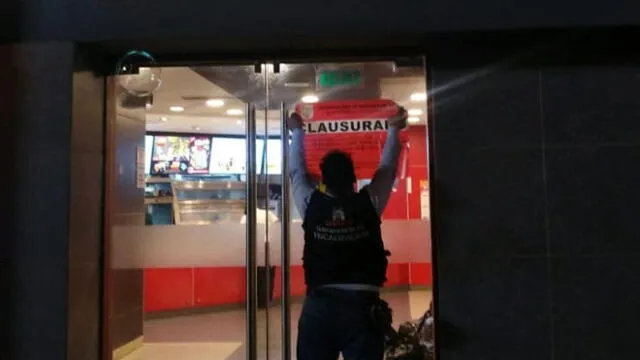 El local de comida rápida fue clausurado temporalmente.