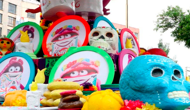 Vía Facebook. Se difundieron unas imágenes de un altar realizado con plastilina Play Doh en la Plaza de la República, México.