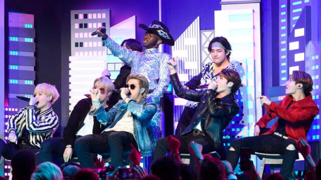 BTS durante su performance con Lil Nas X en el escenario de la 62 edición anual de los Premios GRAMMY. 26 de enero 2020.