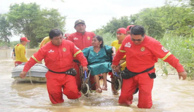 Bomberos Voluntarios del Perú apoyan en el rescate de damnificados en Piura | FOTOS