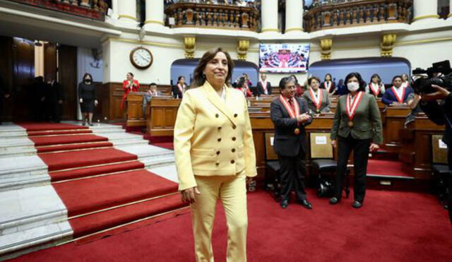 Dina Boluarte juró como presidenta en el Congreso de la República tras vacar a Pedro Castillo. Foto: Congreso