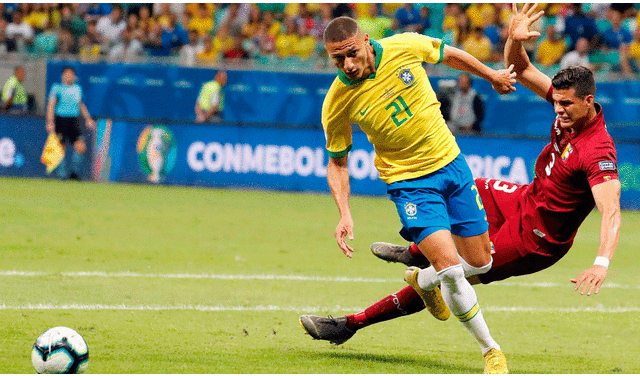 Richarlison fue puesto en puesto en cuarentena por paperas y quedó descartado para el Brasil vs. Paraguay. | Foto: AFP