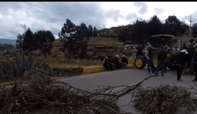Pobladores de Concepción bloquean puente las Balsas 