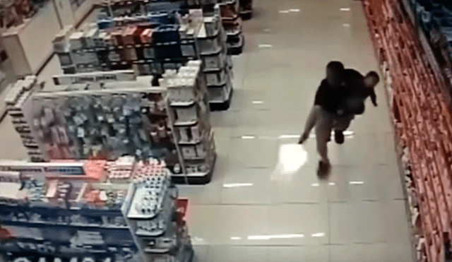 YouTube: asaltaron farmacia y policía con su hijo en brazos les dio fatal sorpresa [VIDEO]