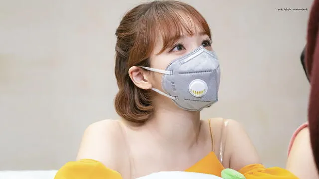 Las mascarillas que usaron las integrantes de IZ*ONE son del tipo N95 con respirador.