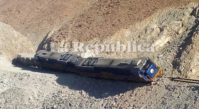Locomotora se descarriló y estuvo a poco de caer a abismo en Arequipa.