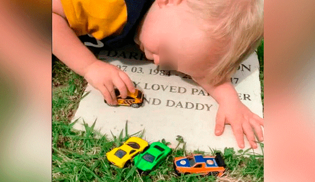 YouTube viral: bebé juega en la tumba de su padre mientras le canta, sin saber que está muerto [VIDEO]