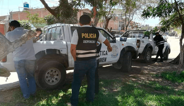 Agentes buscan información que ayude a la captura de los delincuentes.