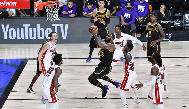 Los Angeles Lakers chocan con Miami Heat en las Finales de la NBA 2020. Foto: AFP