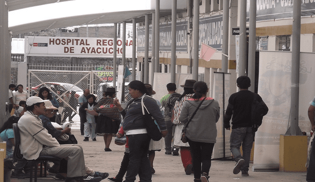 Ayacucho: paciente llega de emergencia a hospital y tras 3 horas de espera fallece