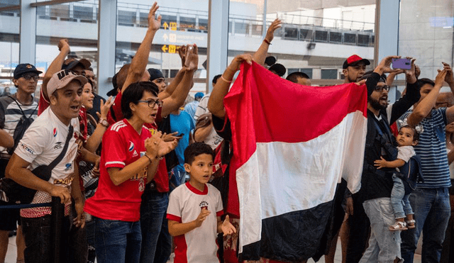 Caracas FC recibe emotiva bienvenida de hinchas venezolanos en Lima [VIDEO] 