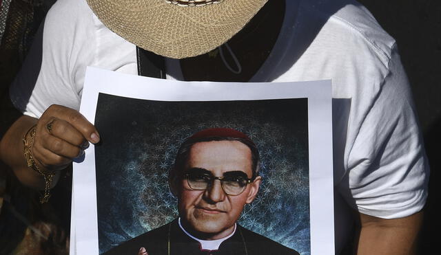 Pablo VI y Arnulfo Romero santos