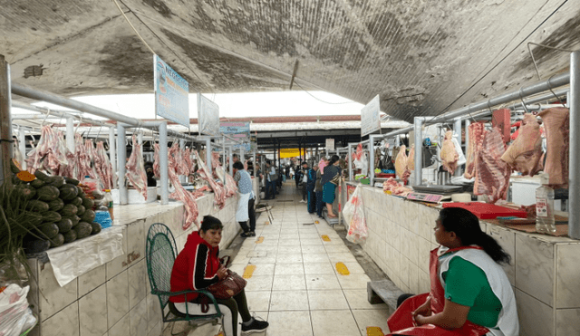 En el sector carnes del mercado Modelo se evidencia poca afluencia de compradores. Foto: Rosa Quincho/URPI-LR
