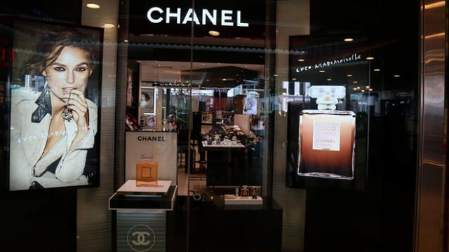 Chanel dejará de usar pieles de animales exóticos en sus diseños