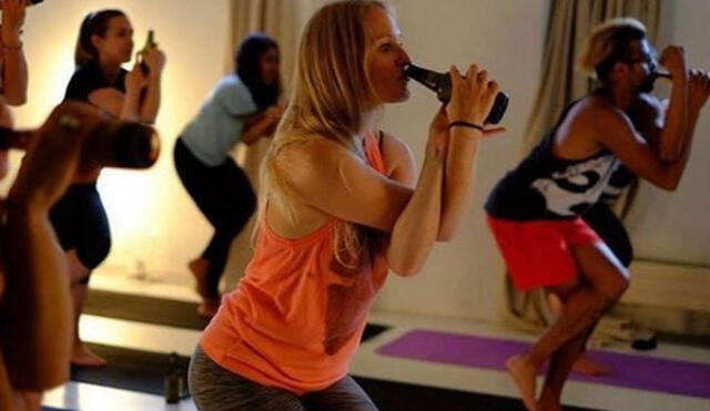 Beer Yoga: Nueva tendencia te permite cultivar tu cuerpo y beber cerveza 
