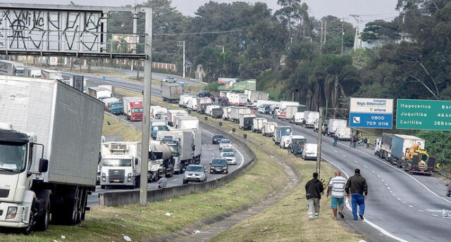 Brasil: Sigue huelga de camioneros y ahora son los petroleros