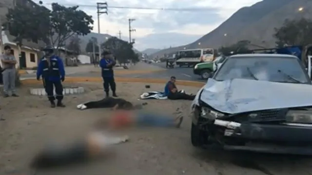 En la imagen, registrada luego del choque, se puede ver al mototaxista sentado, mientras las heridas se encuentran sobre el pavimento. (Foto: Captura de video)