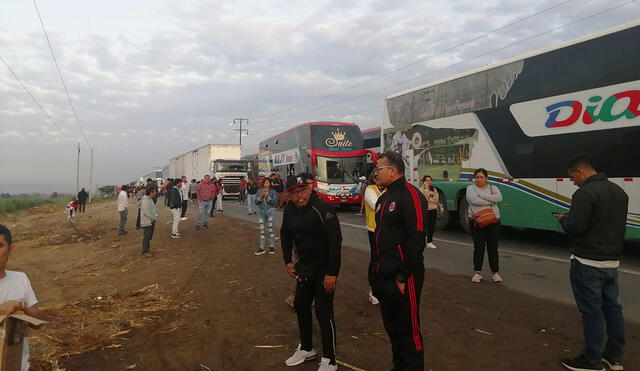 Buses continúan varados en la provincia liberteña. Foto: Efrain Hernando Castañeda Cerna