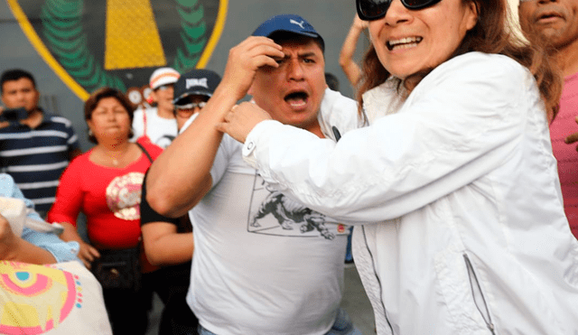 Simpatizantes de Keiko Fujimori agreden a la prensa [FOTOS]