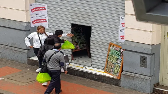 Centro de Lima: restaurante atiende a pesar de haber sido clausurado