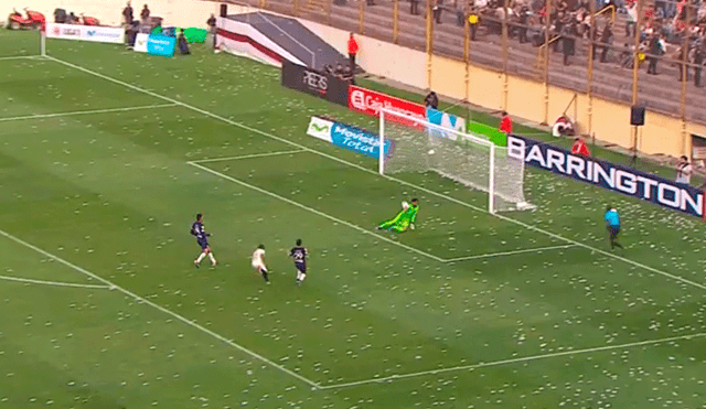 Alberto Quintero desperdició una clara ocasión para anotar el segundo gol de Universitario de Deportes. | Foto: Gol Perú