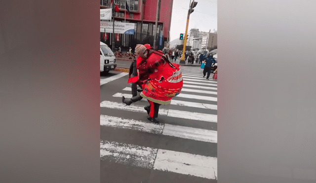 Desliza las imágenes para ver la divertida coreografía protagonizada por este artista callejero peruano. Fotocapturas: brucemeza2/TikTok