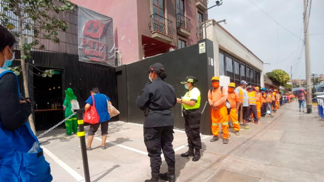 La exmodelo agradeció la labor de estas personas llevándoles alimentos por estos días de aislamiento social.