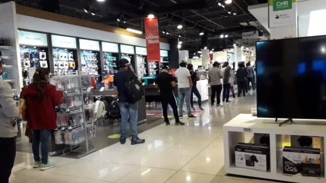 Riesgo. Población abarrotó Mall Aventura el fin de semana. Foto: Facebook.