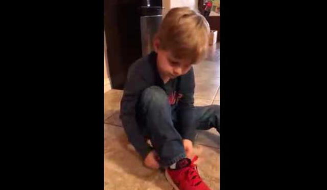 Facebook: niño de 5 años comparte truco para amarrarse los pasadores y se vuelve viral | VIDEO