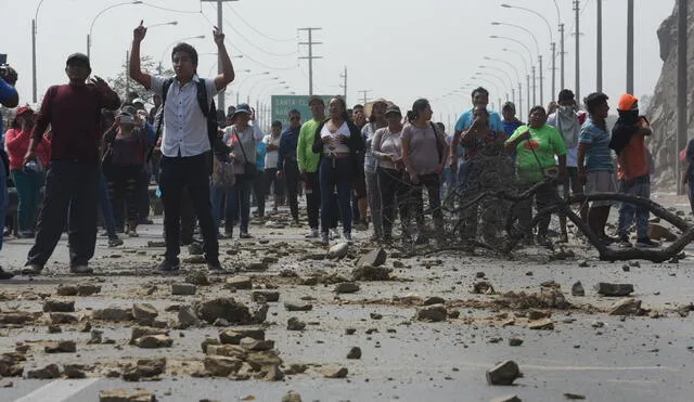 Un millar de vecinos de Huarochirí marchan hacia Sedapal exigiendo agua [FOTOS]