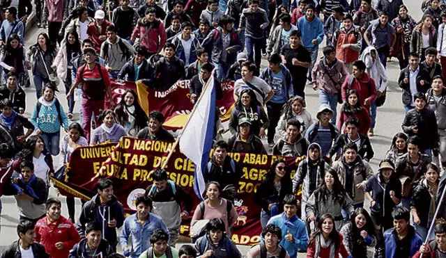 Cusco: Universitarios no dan marcha atrás con protestas [VIDEO]