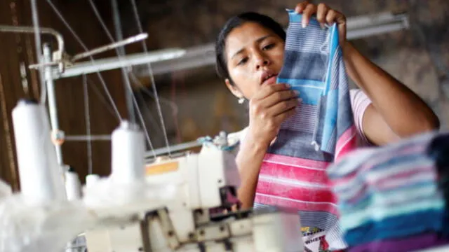 Mujeres representan el 75% de los microemprendimientos en Perú 
