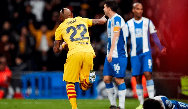 Arturo Vidal le dio vuelta al marcador y le dio la ventaja al FC Barcelona sobre Espanyol. | Foto: EFE
