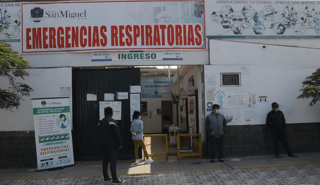 Clinica San Miguel, calle las gardenias San juan de Lurigancho atiende pacientes con problemas respiratorios y posibles positivos COVID-19-Fotos Eric Villalobos.