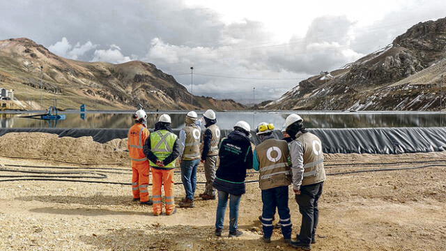 MINA ARASI. Autoridades pretendieron supervisar operación minera de Aruntani pero uno de los integrantes de delegación dio positivo.