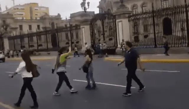 Protesta contra Martín Vizcarra sorprende por reducida convocatoria [VIDEO]