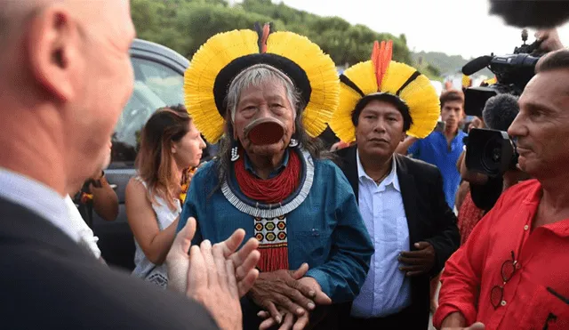 Líder indígena Raoni sostuvo una importante conversación con el presidente de Francia. Foto: AFP.